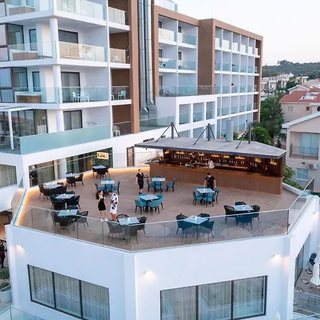 Leonardo Crystal Cove & - Adults Only