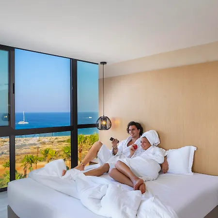 호텔 Leonardo Crystal Cove & - Adults Only 4*