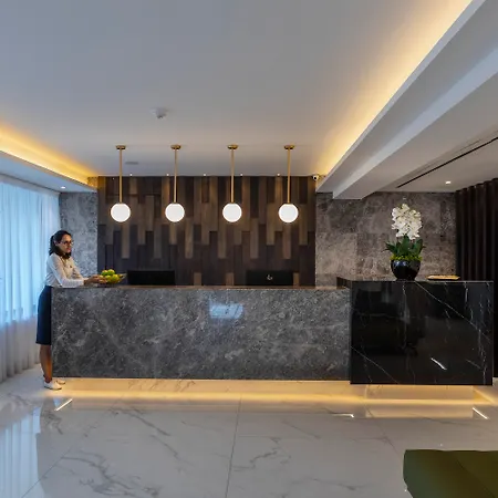 酒店 莱昂纳多水晶湾成人酒店 4*