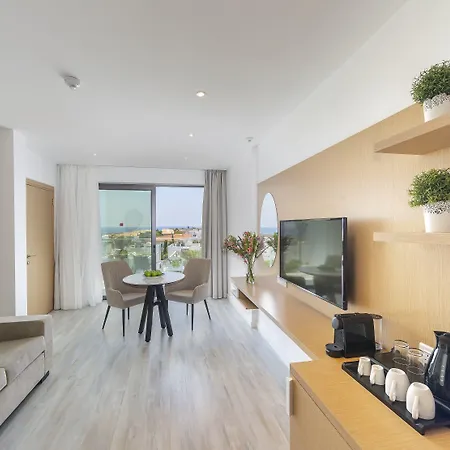 Leonardo Crystal Cove & - Adults Only 4*
