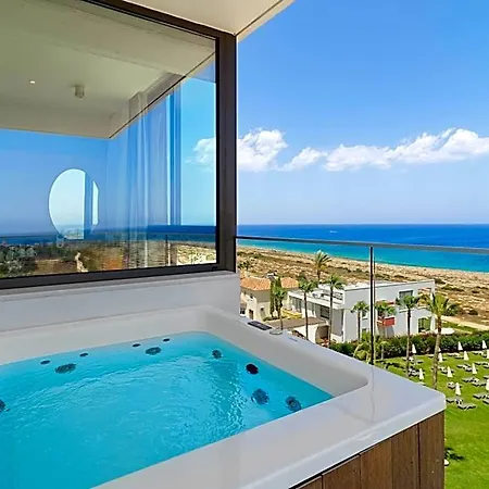 Hotel Leonardo Crystal Cove & - Adults Only 4*