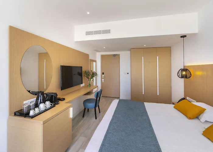 Leonardo Crystal Cove & - Adults Only Отель