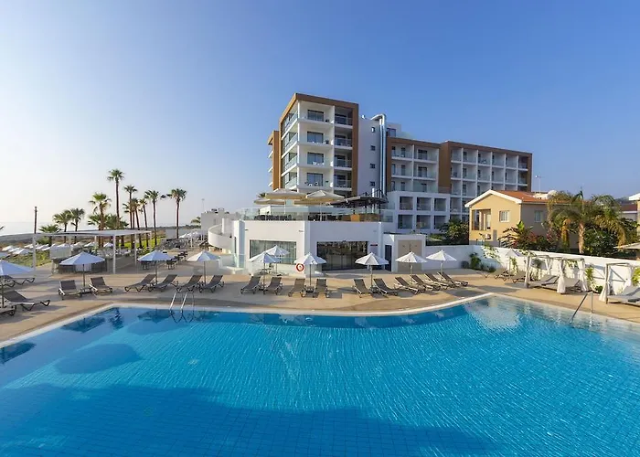 Leonardo Crystal Cove & - Adults Only Отель