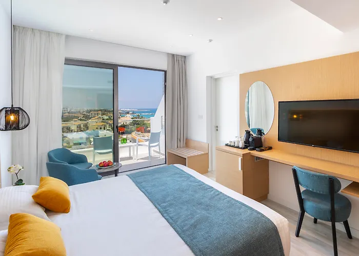 Leonardo Crystal Cove & - Adults Only 4*