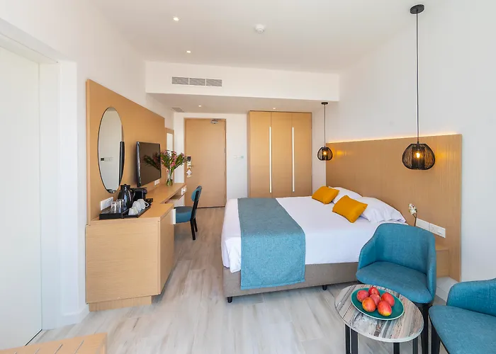 Отель Leonardo Crystal Cove & - Adults Only 4*