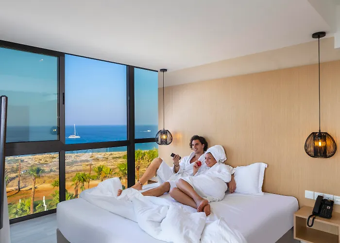 Отель Leonardo Crystal Cove & - Adults Only 4*