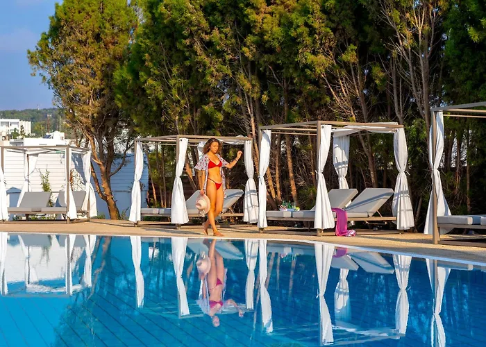 Leonardo Crystal Cove & - Adults Only