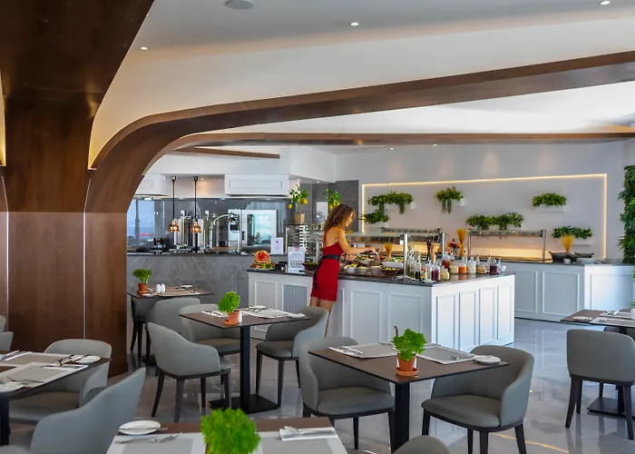 Leonardo Crystal Cove & - Adults Only 4*