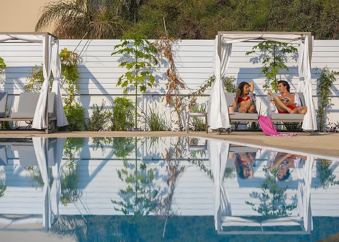 Leonardo Crystal Cove & - Adults Only 4*