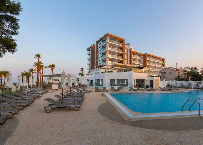 Leonardo Crystal Cove & - Adults Only Отель