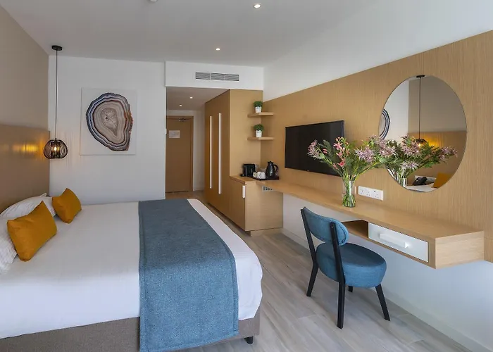 Leonardo Crystal Cove & - Adults Only