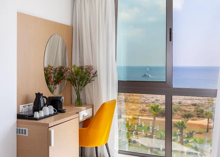 Leonardo Crystal Cove & - Adults Only 4* Protaras